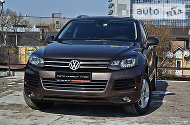 Позашляховик / Кросовер Volkswagen Touareg 2012 в 