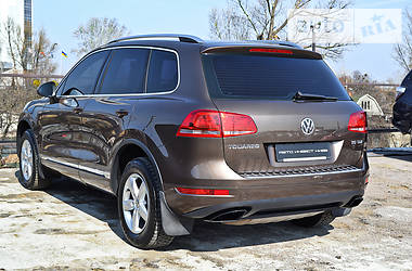 Позашляховик / Кросовер Volkswagen Touareg 2012 в 