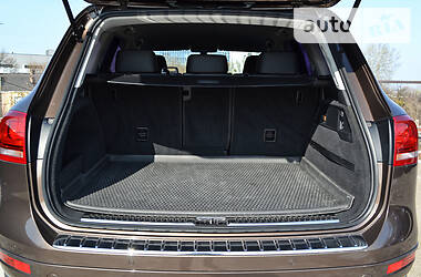 Позашляховик / Кросовер Volkswagen Touareg 2012 в 