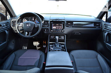 Позашляховик / Кросовер Volkswagen Touareg 2012 в 