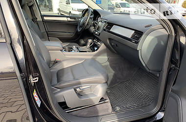 Позашляховик / Кросовер Volkswagen Touareg 2011 в 