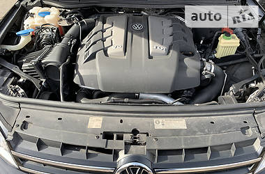 Позашляховик / Кросовер Volkswagen Touareg 2011 в 