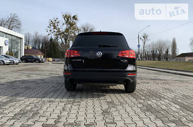 Позашляховик / Кросовер Volkswagen Touareg 2011 в 