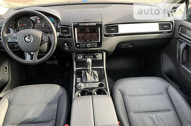 Позашляховик / Кросовер Volkswagen Touareg 2011 в 