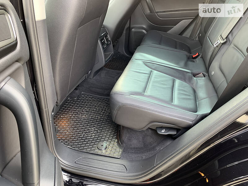 Внедорожник / Кроссовер Volkswagen Touareg 2011 в Житомире