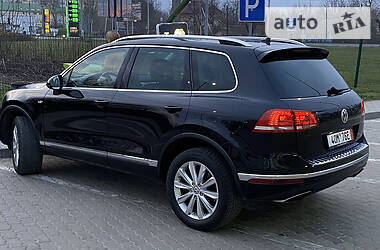 Позашляховик / Кросовер Volkswagen Touareg 2015 в 