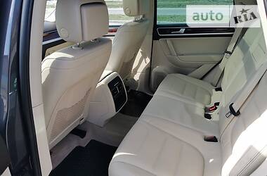 Позашляховик / Кросовер Volkswagen Touareg 2012 в 