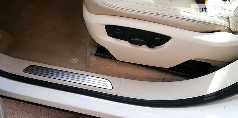 Позашляховик / Кросовер Volkswagen Touareg 2011 в Харкові