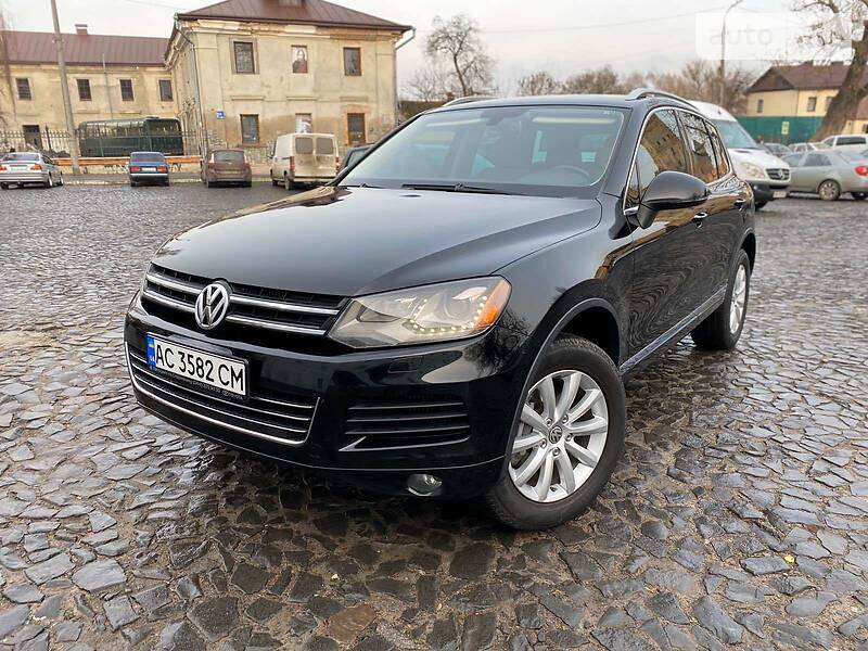 Позашляховик / Кросовер Volkswagen Touareg 2011 в Луцьку