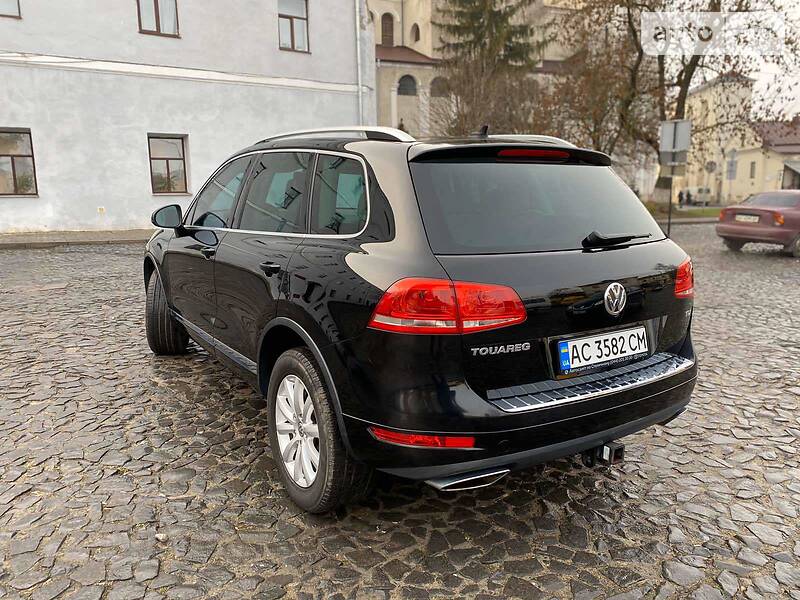 Позашляховик / Кросовер Volkswagen Touareg 2011 в Луцьку