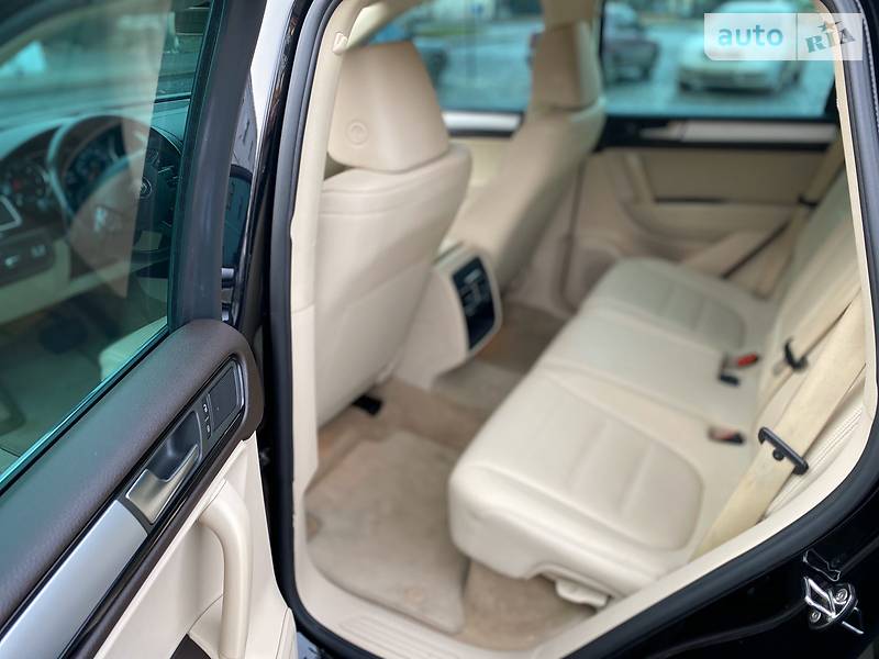 Позашляховик / Кросовер Volkswagen Touareg 2011 в Луцьку