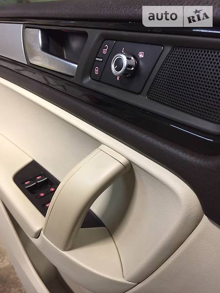Позашляховик / Кросовер Volkswagen Touareg 2011 в Луцьку