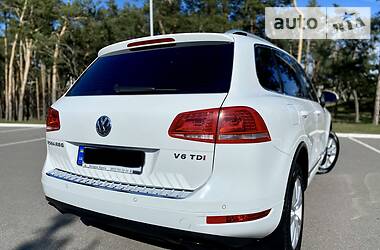 Позашляховик / Кросовер Volkswagen Touareg 2014 в Києві