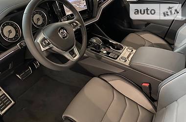 Позашляховик / Кросовер Volkswagen Touareg 2020 в 
