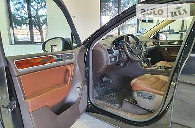 Позашляховик / Кросовер Volkswagen Touareg 2012 в 