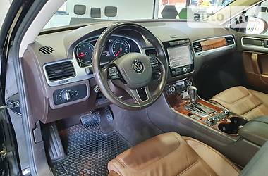 Позашляховик / Кросовер Volkswagen Touareg 2012 в 