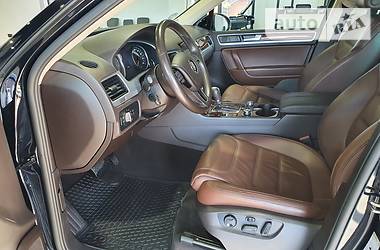 Позашляховик / Кросовер Volkswagen Touareg 2012 в 