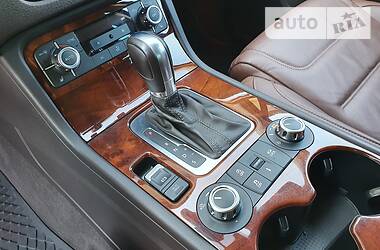 Позашляховик / Кросовер Volkswagen Touareg 2012 в 