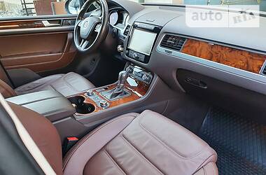 Позашляховик / Кросовер Volkswagen Touareg 2012 в 