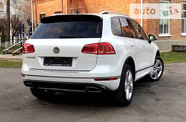 Внедорожник / Кроссовер Volkswagen Touareg 2015 в Виннице