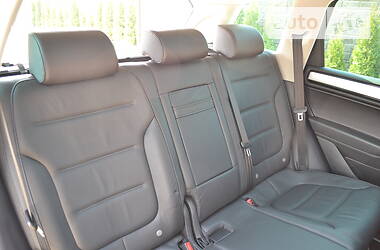 Позашляховик / Кросовер Volkswagen Touareg 2012 в 