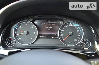 Позашляховик / Кросовер Volkswagen Touareg 2012 в 