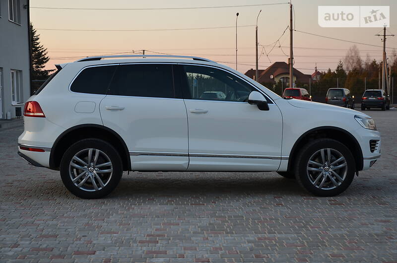 Позашляховик / Кросовер Volkswagen Touareg 2015 в Луцьку