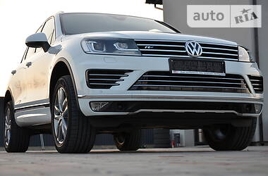 Внедорожник / Кроссовер Volkswagen Touareg 2015 в Луцке