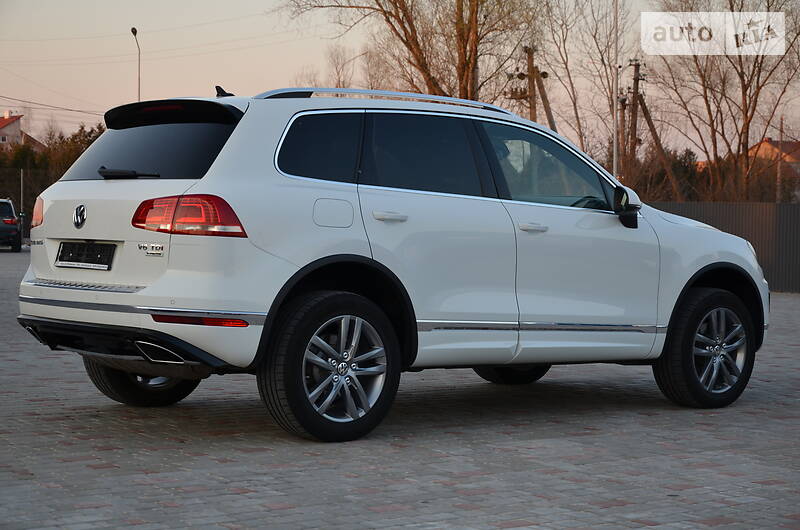 Позашляховик / Кросовер Volkswagen Touareg 2015 в Луцьку
