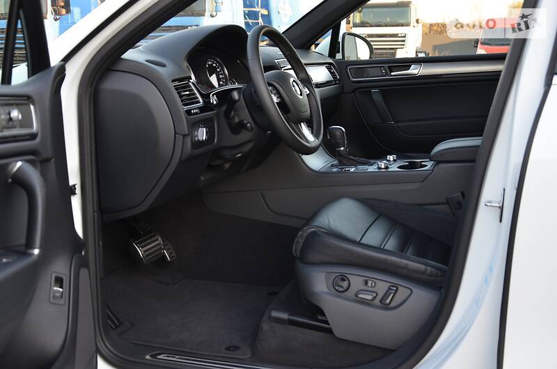 Позашляховик / Кросовер Volkswagen Touareg 2015 в Луцьку