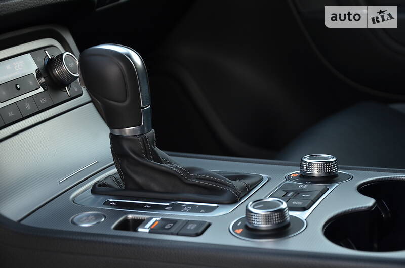 Позашляховик / Кросовер Volkswagen Touareg 2015 в Луцьку