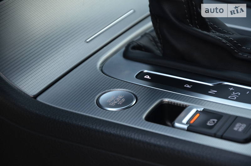 Позашляховик / Кросовер Volkswagen Touareg 2015 в Луцьку