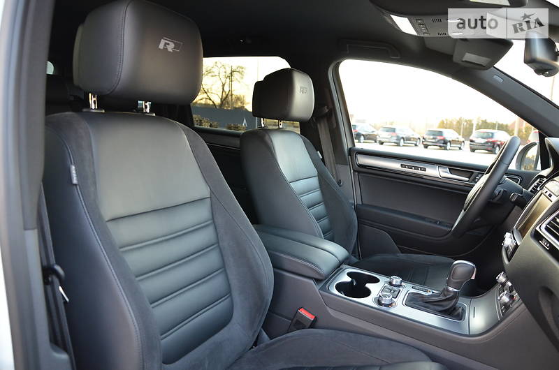 Позашляховик / Кросовер Volkswagen Touareg 2015 в Луцьку