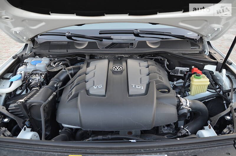 Позашляховик / Кросовер Volkswagen Touareg 2015 в Луцьку