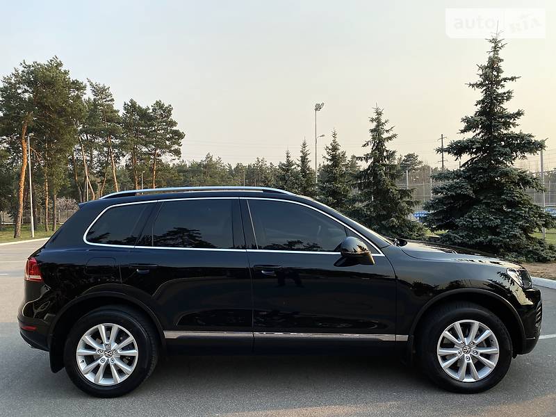 Позашляховик / Кросовер Volkswagen Touareg 2013 в Києві