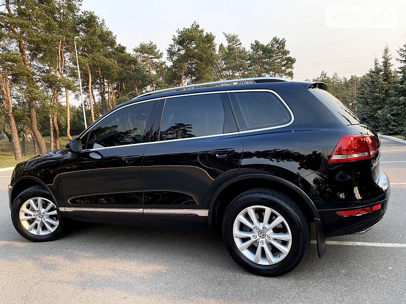 Позашляховик / Кросовер Volkswagen Touareg 2013 в Києві