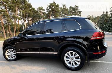 Позашляховик / Кросовер Volkswagen Touareg 2013 в 