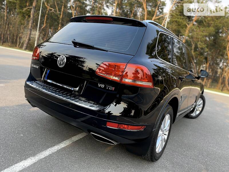 Позашляховик / Кросовер Volkswagen Touareg 2013 в Києві