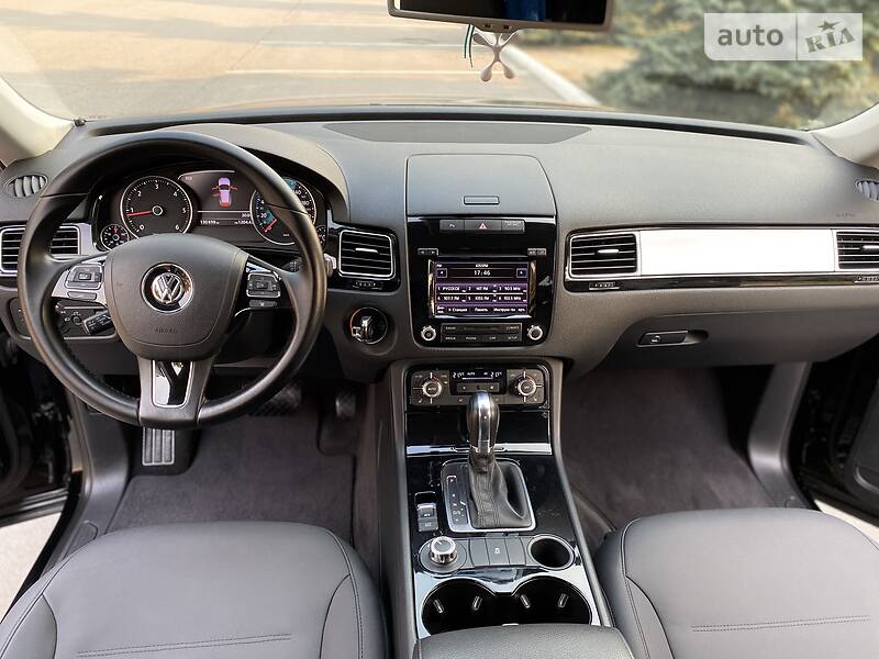 Позашляховик / Кросовер Volkswagen Touareg 2013 в Києві