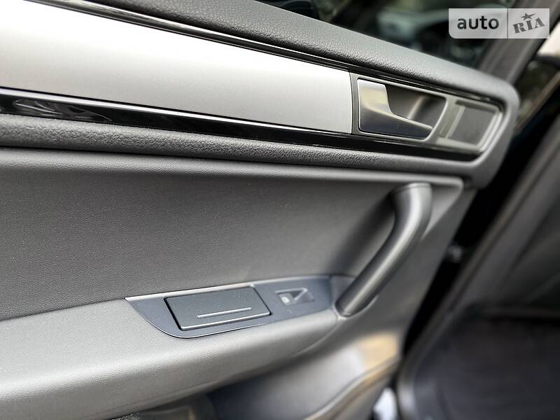 Позашляховик / Кросовер Volkswagen Touareg 2013 в Києві