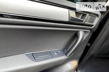 Позашляховик / Кросовер Volkswagen Touareg 2013 в 