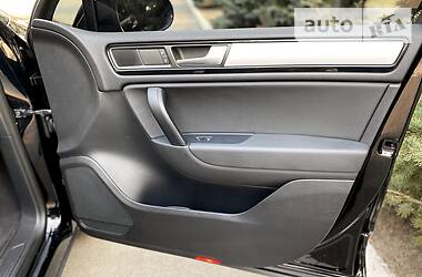 Позашляховик / Кросовер Volkswagen Touareg 2013 в 