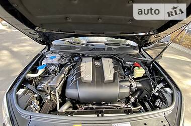 Позашляховик / Кросовер Volkswagen Touareg 2016 в 