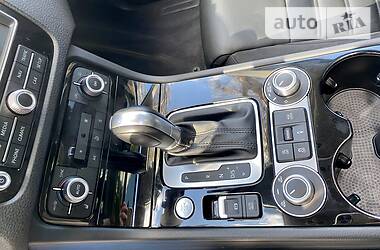 Позашляховик / Кросовер Volkswagen Touareg 2016 в 