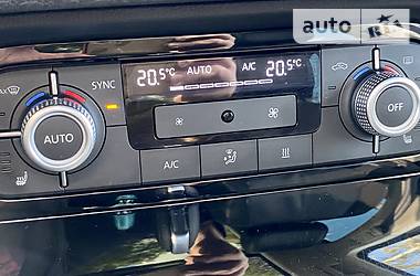 Позашляховик / Кросовер Volkswagen Touareg 2016 в 