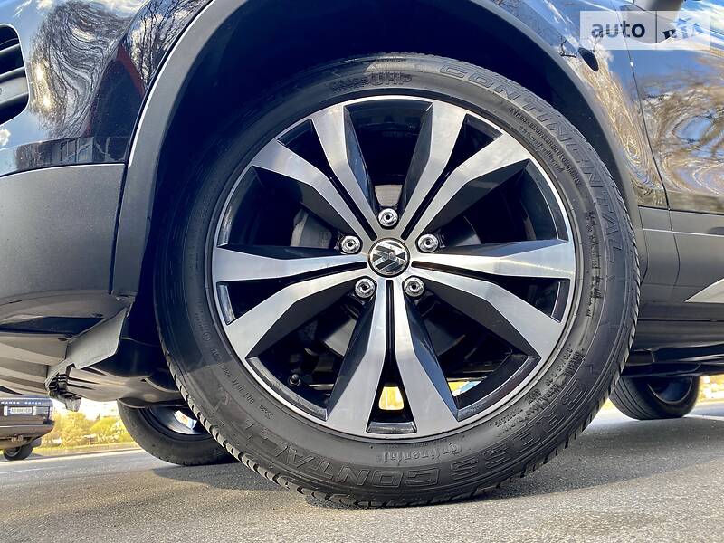 Внедорожник / Кроссовер Volkswagen Touareg 2014 в Виннице