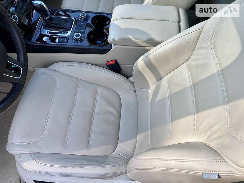 Внедорожник / Кроссовер Volkswagen Touareg 2014 в Виннице