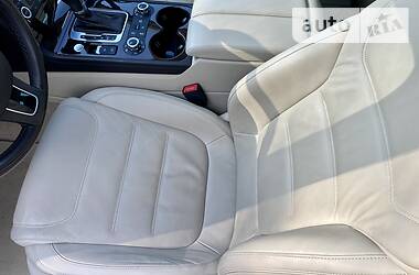 Позашляховик / Кросовер Volkswagen Touareg 2014 в 