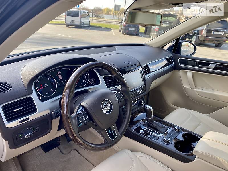 Внедорожник / Кроссовер Volkswagen Touareg 2014 в Виннице