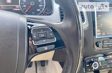 Позашляховик / Кросовер Volkswagen Touareg 2014 в 